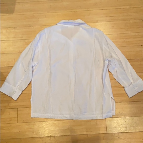 🌸White button down blouse - Picture 2 of 5